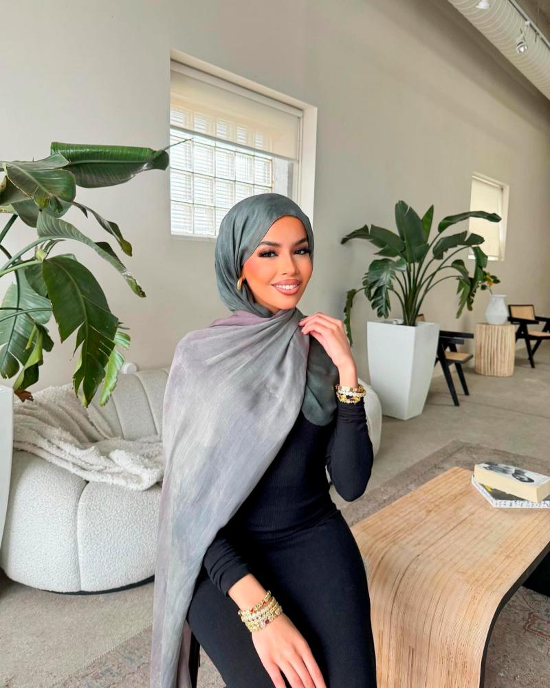$!Modal hijab has emerged as a versatile option, blending softness with durability. – PIC FROM INSTAGRAM @BEAUTYBYYASI