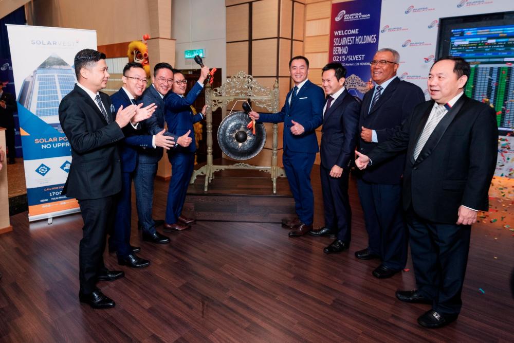 From left: M&amp;A Securities Sdn Bhd managing director Datuk Bill Tan, Solarvest Holdings Bhd CEO Davis Chong Chun Shiong, Atlantic Blue Holdings Sdn Bhd director Tan Paw Boon, Lim, Solarvest executive director Edmund Tan Chyi Boon, director Chiau Haw Choon, independent non-executive chairman Datuk Che Halin Mohd Hashim, and Chin Hin Group Bhd deputy group executive chairman Datuk Seri Chiau Beng Teik at the listing ceremony.