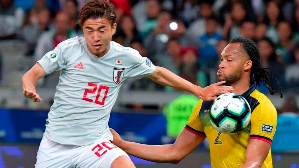 Japan’s Hiroki Abe (L), and Ecuador’s Arturo Mina (R) vie for the ball during the 2019 Copa America group match in Brazil. — AFP