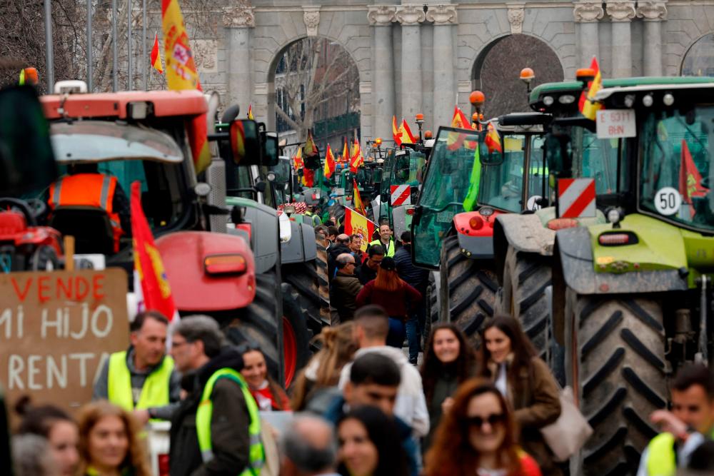 Demonstrators arrive in tractors in front of the Puerta de Alcala during a farmers protest to denounce their conditions and the European agricultural policy, on the Plaza de la Independencia square in Madrid, on February 21, 2024/AFPPix