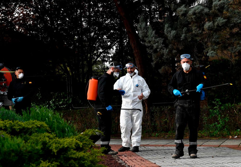 Members of the Military Emergencies Unit (UME) get ready to carry out a disinfection in a residence fo the elderly in Madrid on April 1, 2020. - AFP