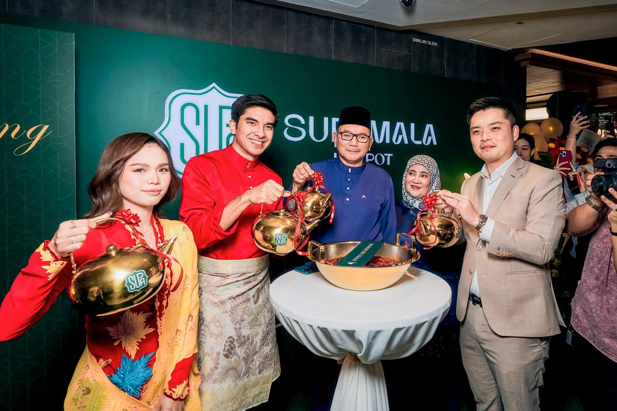 Muar MP Syed Saddiq Syed Abdul Rahman (second from left), alongside renowned singer-actress Bella Astillah (far left) joined in on the celebration commemorating the grand opening of