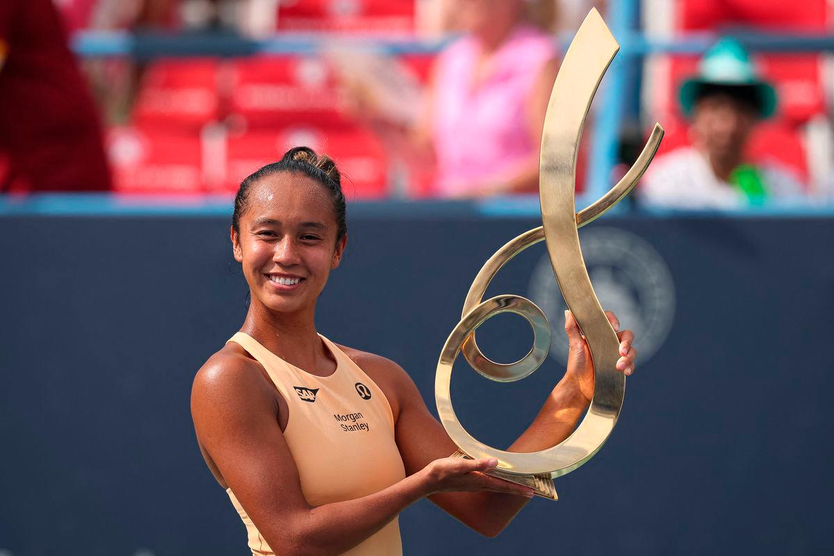 Leylah Fernandez of Canada poses with the championship trophy after winning a women’s singles championship match against Anna Kalinskaya on the final day of the Mubadala Citi DC Open 2025 at William H.G. FitzGerald Tennis Center on July 27, 2025 in Washington, DC. Photo by Scott Taetsch / GETTY IMAGES NORTH AMERICA / AFP