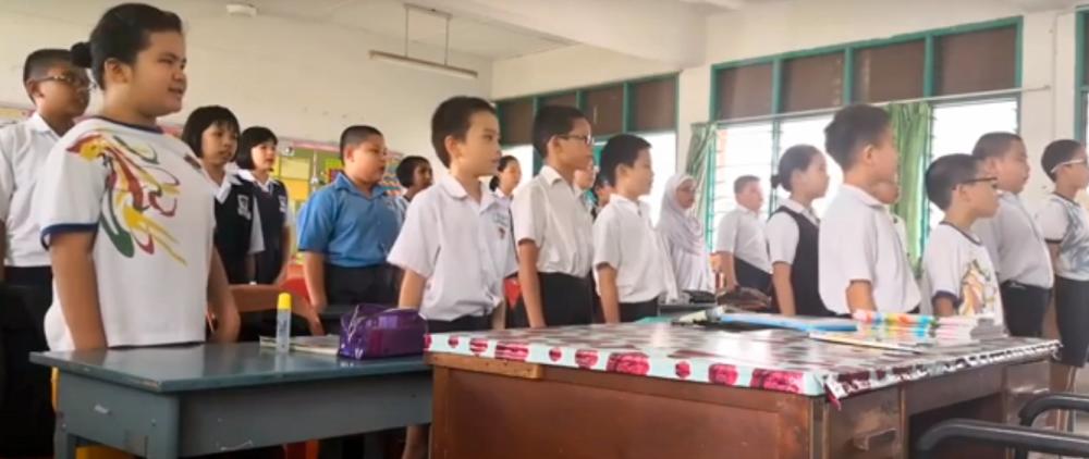 The viral video showing school students singing the national anthem in Mandarin.