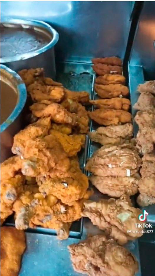 A screenshot from the video showing cooked chicken chops openly placed on an unhygenic surface. – Twitter/@antaintiom