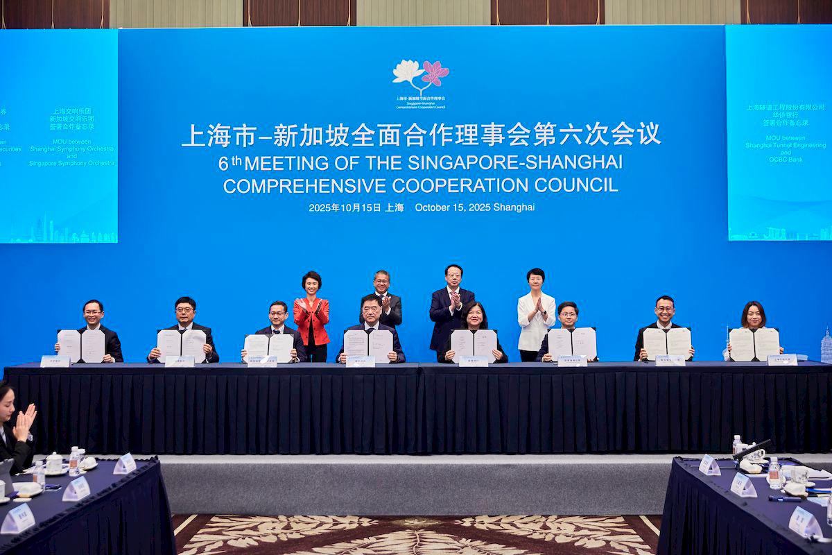 Adj Prof Mark Edward Puhaindran, Chairman, Medical Board, National University Hospital (seated, third from left) and Prof Ning Guang, President, Ruijin Hospital, Shanghai Jiao Tong University School of Medicine (seated, fourth from left), at the launch of the Singapore-Shanghai Medical Innovation Centre on 15 Oct 2025.