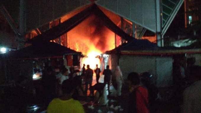 Stalls in front of Wisma Yakin, Masjid India, engulfed in fire. — Pix from Atikah Yunus Atikah Yunus Facebook.