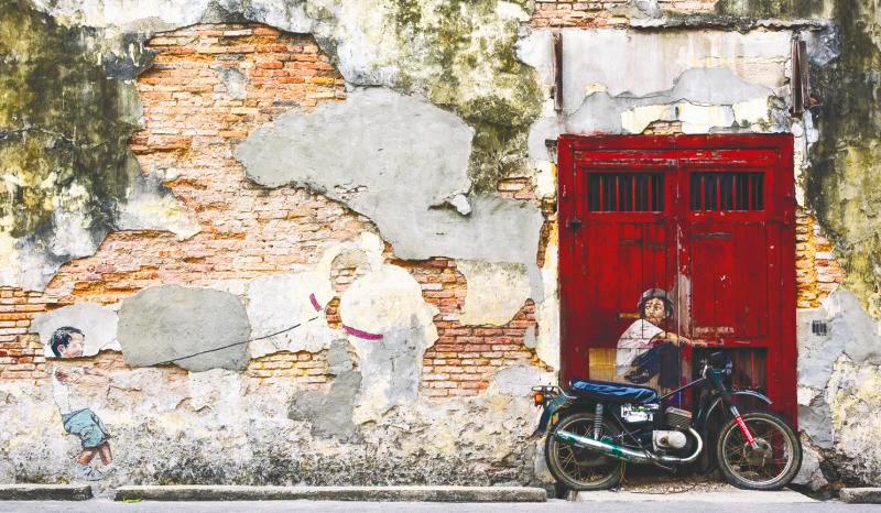 Penang Street Art has become a very popular tourist attraction in the old part of the city. –123RF $!Penang Street Art has become a very popular tourist attraction in the old part of the city. –123RF