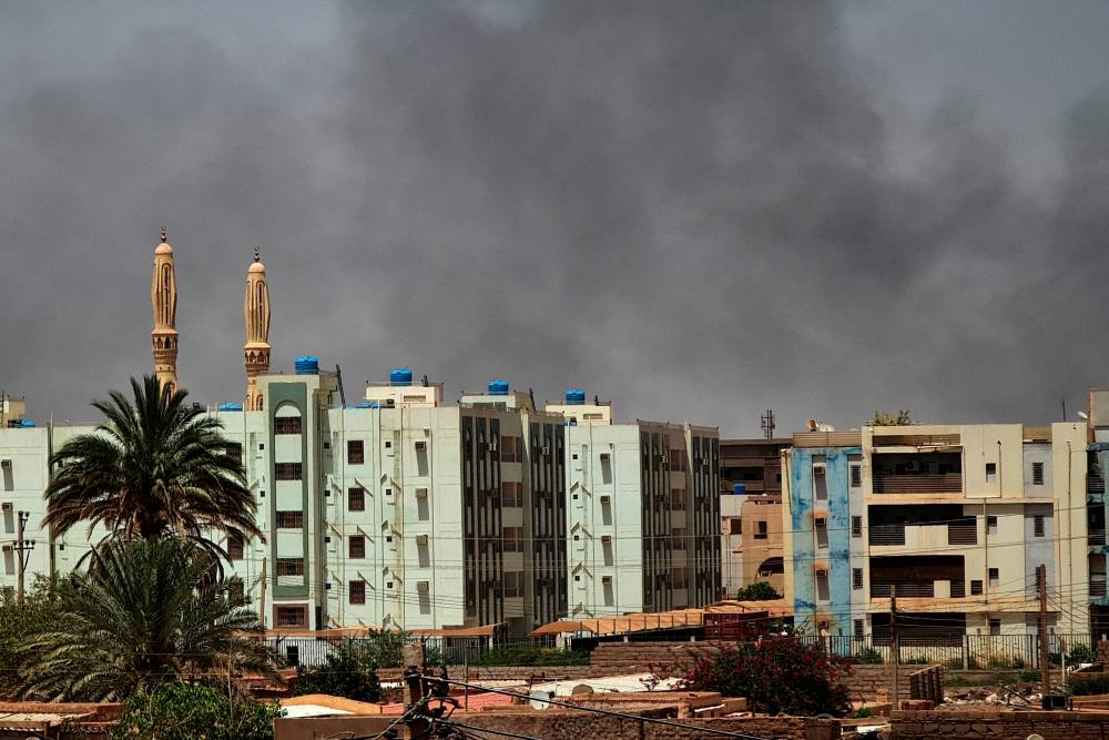 Smoke billows in Sudan's capital Khartoum on May 27, 2023, five days into a one-week ceasefire. - AFPPIX