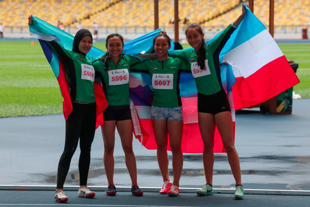 KUALA LUMPUR, 15 Sept - A joyous moment for Sabah’s athletes Feova Yi Fie, Chelsea Cassiopea, Nur Aishah Rofina Aling and Patronella Lisong when they have successfully obtained first place in the Sukma Women’s 4x100 relay with a record of 46.84 seconds at Bukit Jalil National Stadium today - BERNAMAPIX