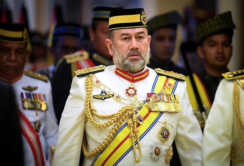 Sultan Muhammad V creates history as first Agong to step down