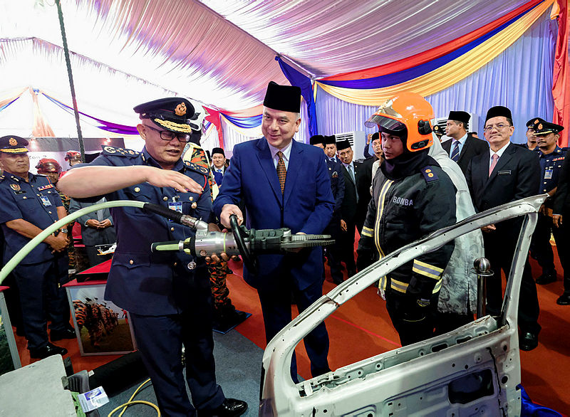 The Sultan of Perak Sultan Nazrin Shah (2nd L) and Fire and Rescue director-general Datuk Mohammad Hamdan Wahid (L) during the opening ceremony of the headquarters of the Perak Fire &amp; Rescue Department in Meru, on July 8, 2019. — Bernama