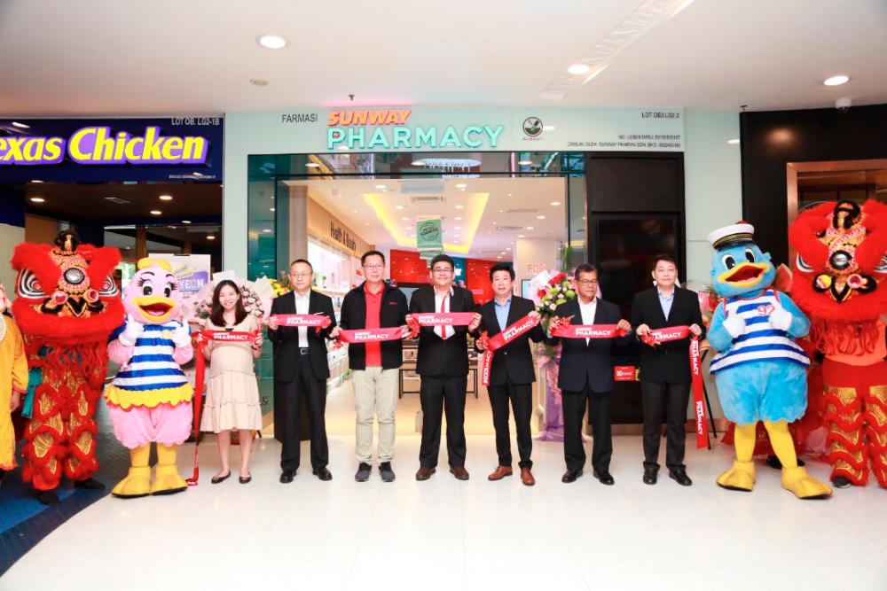 Sunway Pharmacy COO Teoh Peng Hong (fourth from left) officiating the grand opening of its flagship store with Unilife sales manager Phyllis Cheong (from left), E-Beauty Group director Dr Zhang Guo Shun, Sunway Malls and Theme Park CEO HC Chan, Blackmores country manager Eddy Ong, Dr Kong director Ahmad Salihin Husin and Felco product manager Jason Lim.