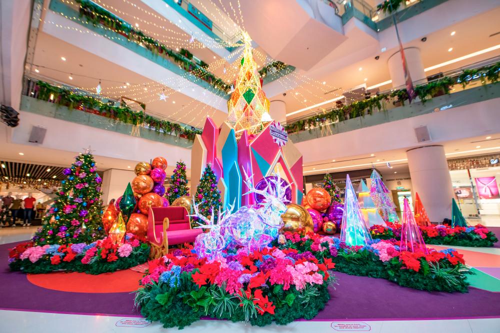 $!Sunway Putra Mall transforms into a festive wonderland.