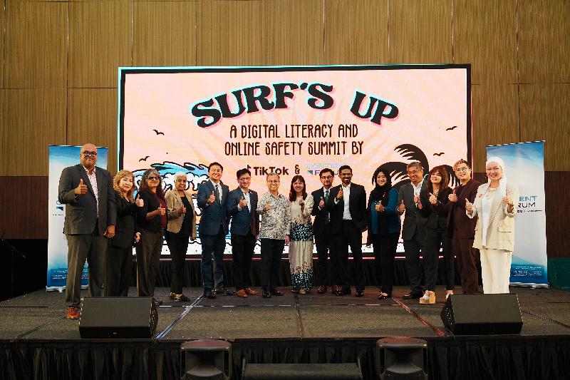 $!Speakers, panellists, and esteemed guest at the Surf’s Up Digital Literacy and Online Safety Summit.