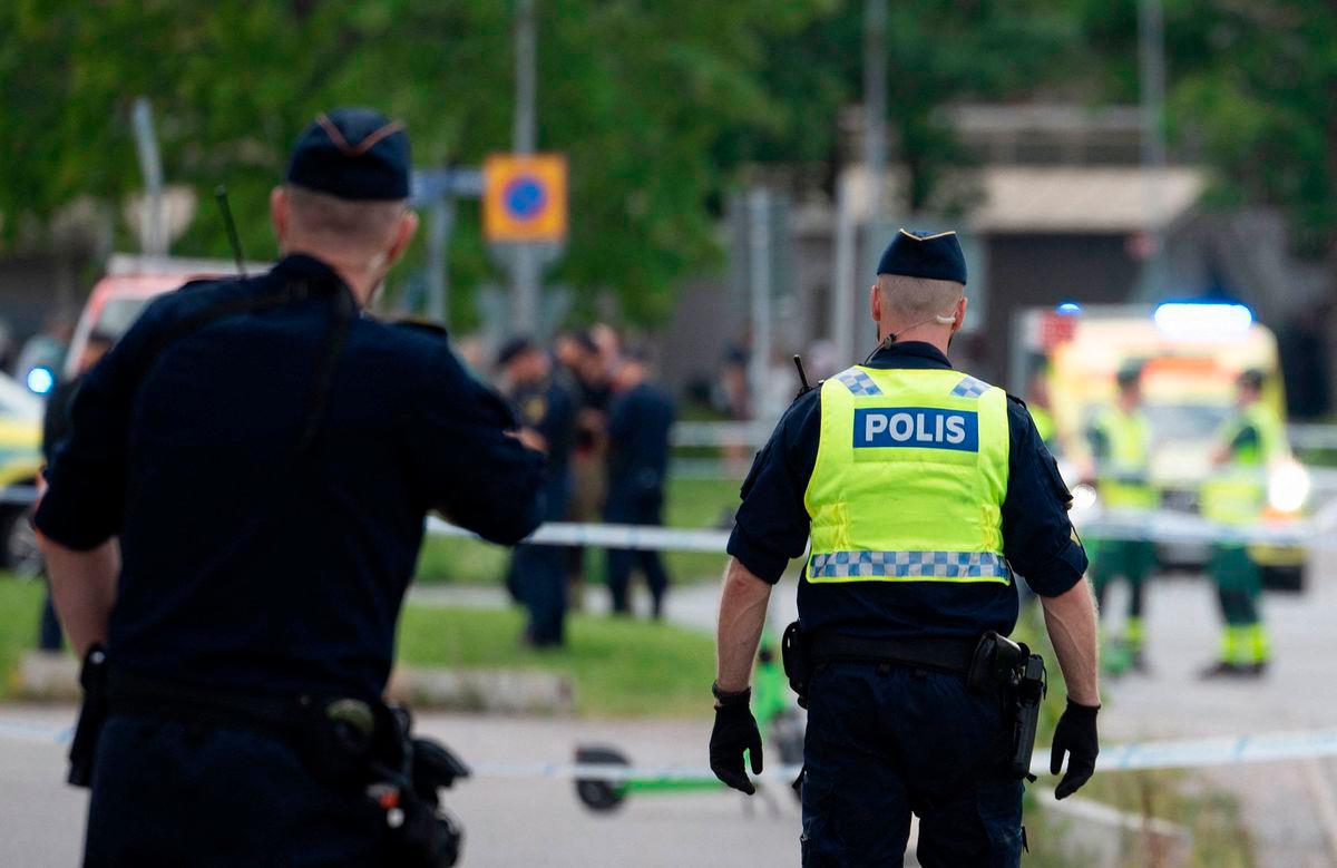 Police work at the scene outside a mosque in Orebro after a shooting where several people injured in Orebro, Sweden on August 15, 2025. Sweden OUT. Photo by Filip Gronroos / various sources / AFP