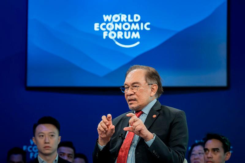 Malaysia’s Prime Minister Anwar Ibrahim gestures as he addresses a speech during the World Economic Forum (WEF) annual meeting in Davos on January 22, 2025. - FABRICE COFFRINI / AFP