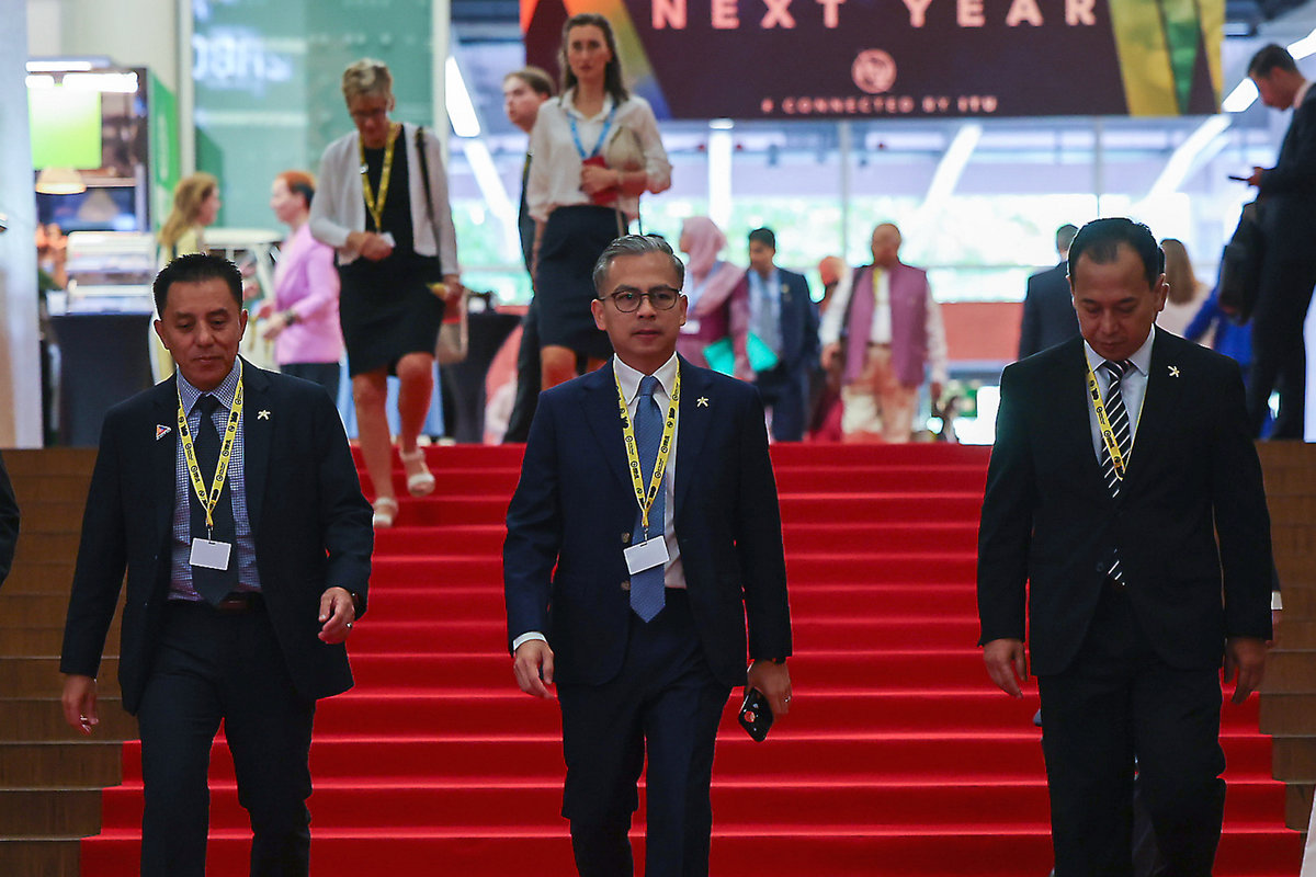 Minister of Communications Datuk Fahmi Fadzil (center) attends the opening ceremony in conjunction with the High-Level Event of the World Summit on the Information Society+20 (WSIS+20), here, today. - BERNAMA