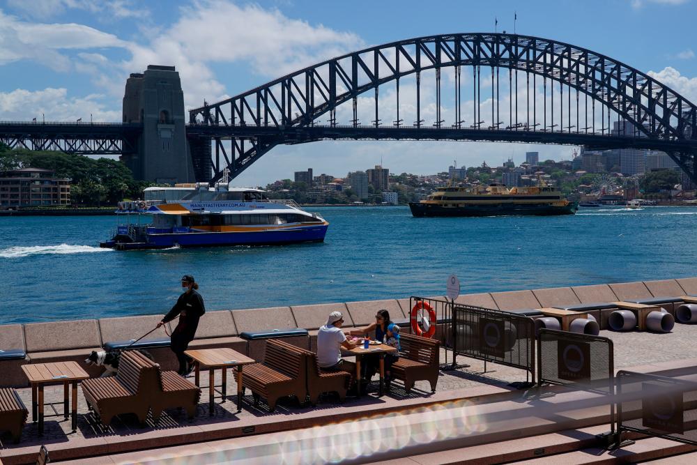 Diners enjoy a meal on the waterfront at Circular Quay in the wake of coronavirus disease (Covid-19) regulations easing, following months of lockdown orders to curb an outbreak, in Sydney, Australia, October 19, 2021. REUTERSpix