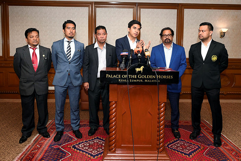 Youth and Sports Minister Syed Saddiq Syed Abdul Rahman (C) speaks at a press conference after officiating the opening of a national football development empowerment seminar, in Kuala Lumpur, on Oct 21, 2019. — Bernama