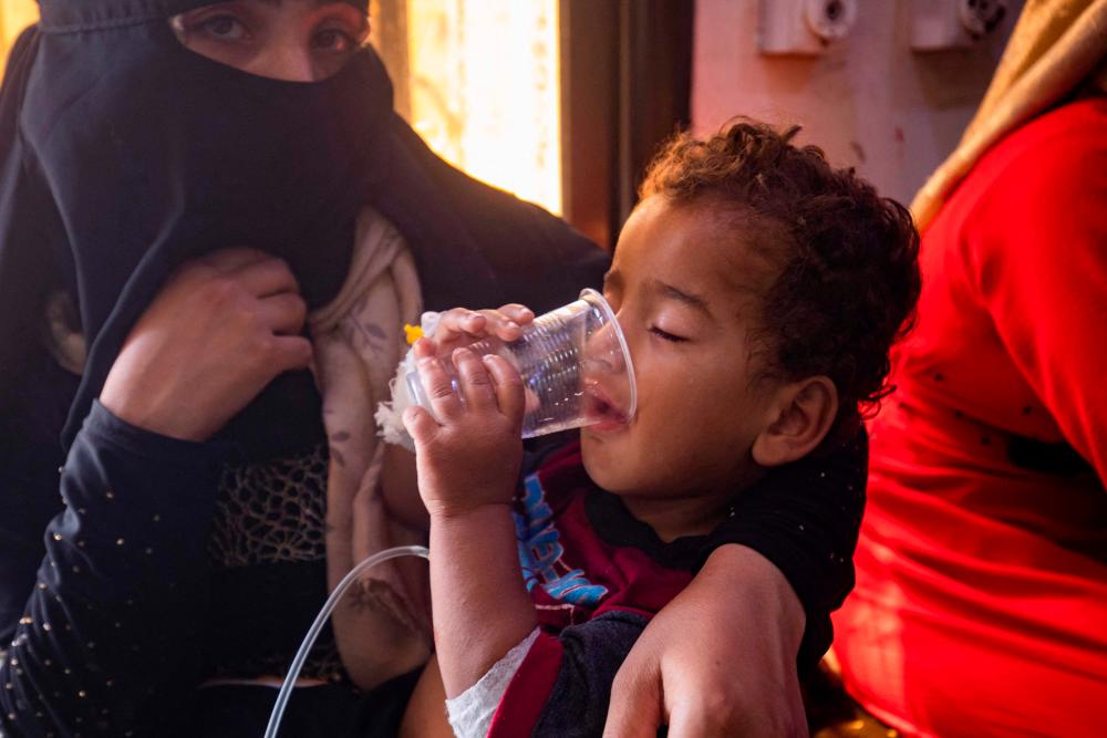 A child suffering from cholera receives treatment at the Al-Kasrah hospital in Syria's eastern province of Deir Ezzor, on 17, 2022, affected by the usage of contaminated water from the Euphrates River, a major source for both drinking and irrigation. AFPPIX