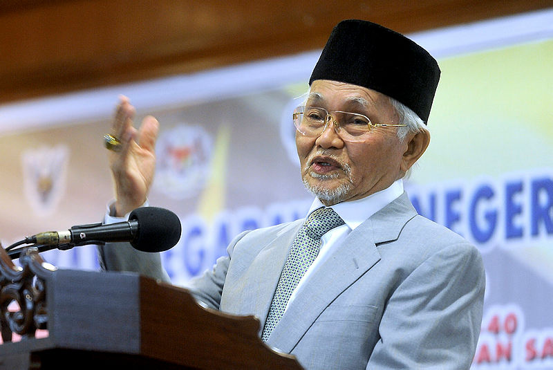 Cops tracking down Facebook user over death threat against Taib Mahmud