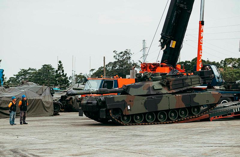 This handout photo taken and released on December 16, 2024 by Taiwan’s Ministry of National Defense shows a US-made M1A2 Abrams battle tank rolling down from a trailer at an army armour training centre in Hsinchu County, Hsinchu. Taiwan has received 38 advanced Abrams battle tanks from the United States, the defence ministry said on December 16, as the island boosts its military capabilities against a potential Chinese attack. - AFP PHOTO / TAIWAN’S MINISTRY OF NATIONAL DEFENSE