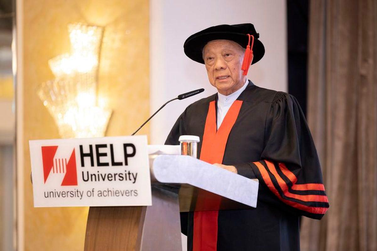 Tan Sri Tan acknowledged the unwavering support of his family in his DBA journey under APEL.Q $!Tan Sri Tan acknowledged the unwavering support of his family in his DBA journey under APEL.Q