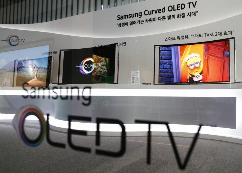 Samsung Electronics’ first curved, super-thin OLED television sets are displayed at the main office of the company in Seoul June 27, 2013. — AFP