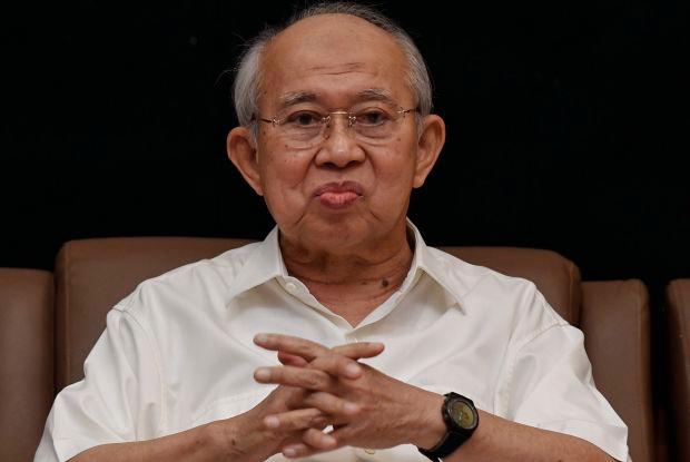 Tengku Razaleigh calls for Umno members to leave cabinet