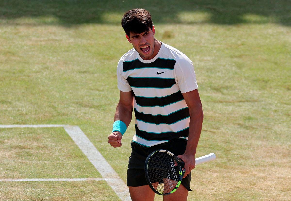 Spain's Carlos Alcaraz celebrates winning against Australia's Adam Walton during their men's singles round of 32 tennis match at the HSBC ATP tennis Championships at Queen's Club in west London on June 17, 2025. - AFPPIX