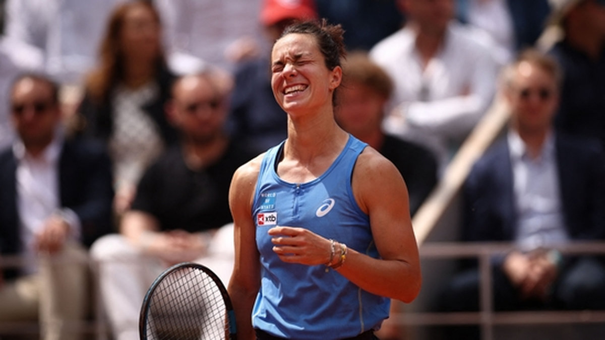 France’s Lois Boisson reacts during her women’s singles match against US Jessica Pegula on day 9 of the French Open tennis tournament on Court Philippe-Chatrier. - AFPpix