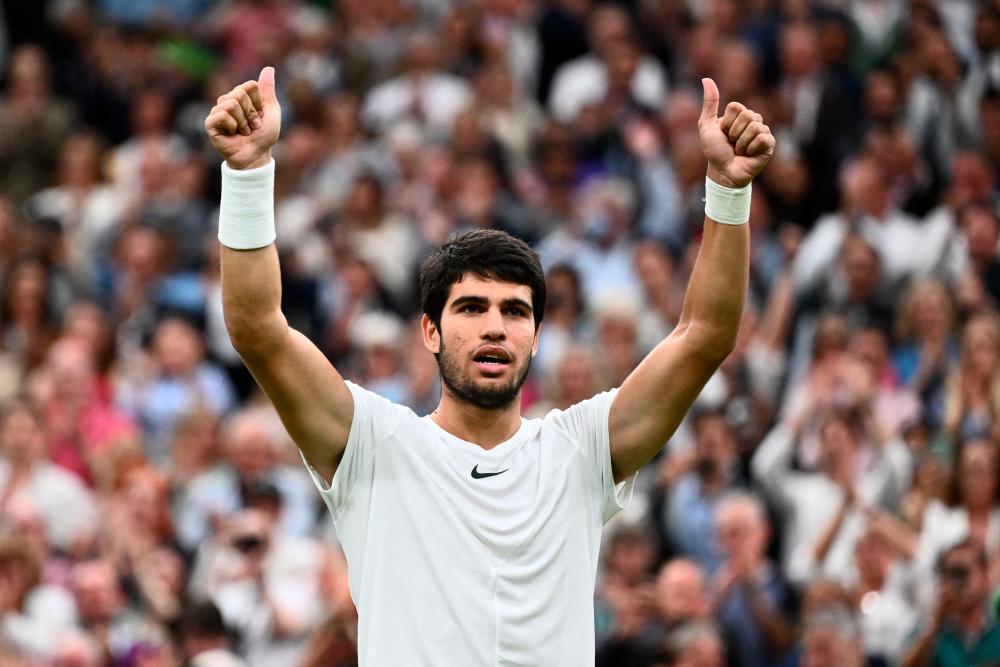 Spain’s Carlos Alcaraz celebrates beating Russia’s Daniil Medvedev during their men’s singles semi-finals tennis match on the twelfth day of the 2023 Wimbledon Championships at The All England Lawn Tennis Club in Wimbledon, southwest London, on July 14, 2023/AFPPix
