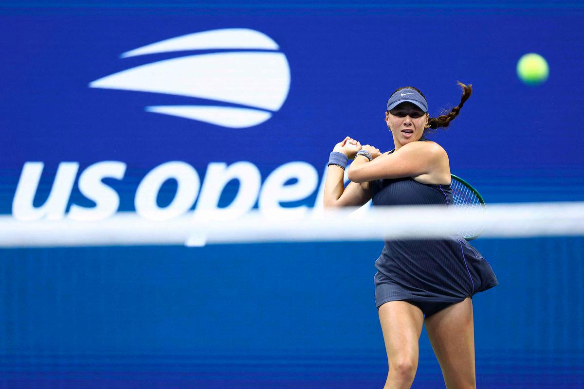 USA's Amanda Anisimova plays a forehand return to Brazil's Beatriz Haddad Maia during their women's singles round of 16 tennis match on day nine of the US Open tennis tournament at the USTA Billie Jean King National Tennis Center in New York City, on September 1, 2025. - AFPPIX