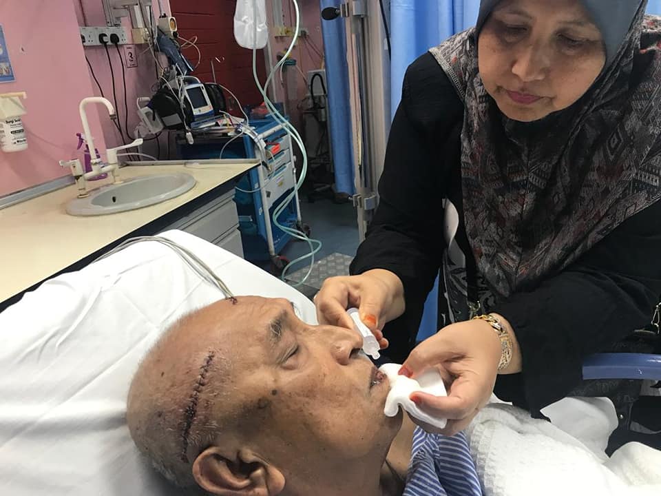 Datuk Kamaruddin Abdullah recovering at the Raja Perempuan Zainab II Hospital, on July 28, 2019. — Facebook picture courtesy of Bas Mini Pink