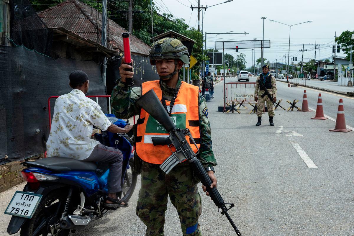 Thai authorities man a roadblock in Narathiwat during an inspection - BERNAMAPIX