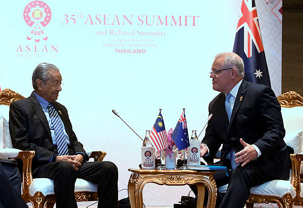 Prime Minister Tun Dr Mahathir Mohamad meets with his Australian counterpart Scott Morrison during a bilateral meeting at the IMPACT Exhibition and Convention Centre in Bangkok today. — Bernama