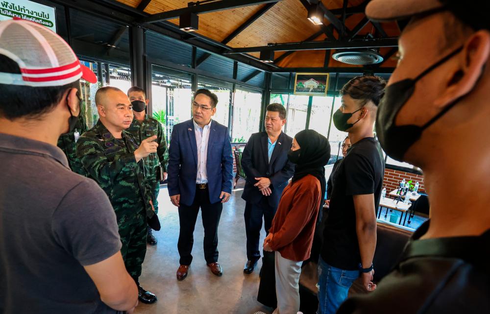 BANGKOK, Feb 14 -- Deputy Commandant-General of the Nareasuan Force, Col. Narongchai Charoenchai (second, left) talking with the rescued victims after being interviewed by media about the rescuing Malaysian victim who were smuggled to KK Garden, at Tak Province military camp. BERNAMAPIX