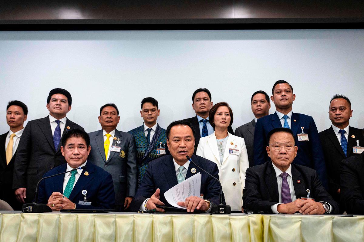 Bhumjaithai Party leader Anutin Charnvirakul (C) attends a press conference after securing the backing of opposition People’s Party to serve as Thailand’s next prime minister at the parliament in Bangkok on September 3, 2025. - Chanakarn Laosarakham / AFP
