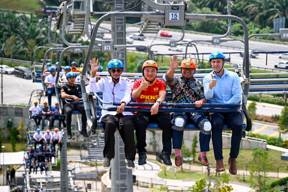 $!Ambrin, Local Government and Tourism Exco Datuk Ng Suee Lim, Amirudin and Skyline Luge Kuala Lumpur operations manager Joshua Morris on the Skyride at Skyline Luge Kuala Lumpur.