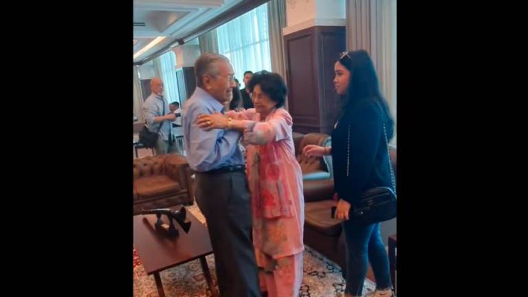 Screenshot on Tun Dr Siti Hasmah hugging Tun Dr Mahathir Mohamad.