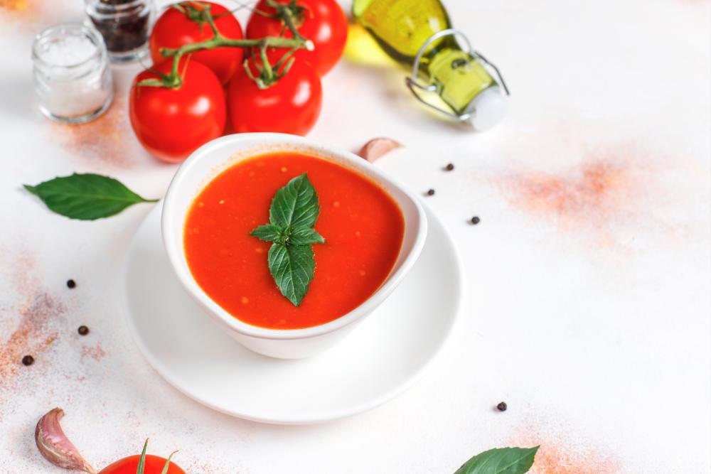 $!Italian tomato basil soup pairs wonderfully with a slice of crusty bread or a grilled cheese sandwich. – FREEPIKpIC