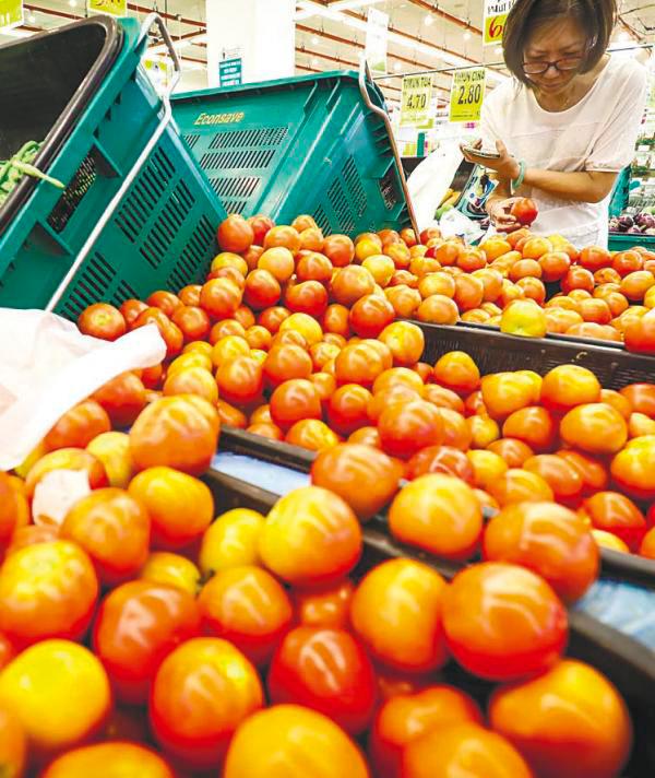 Malaysia is grappling with the rising threat of food insecurity, as highlighted by its moderate score on the 2022 Global Hunger Index. – THESUNPIX