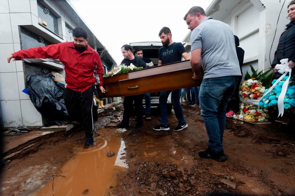 More than 150,000 remain homeless amid Brazil floods 