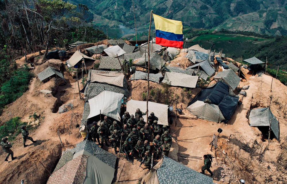 TOPSHOT - This handout picture released by the Colombian Military Forces shows Colombian soldiers after recovering one of the FARC dissidence camps located at the Micay Canyon in Cauca department, Colombia on August 31, 2023. - AFPPIX