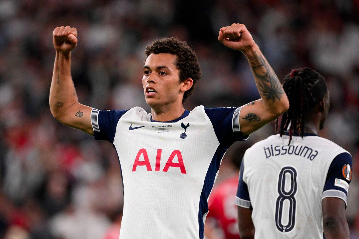 Tottenham Hotspur's Welsh forward #22 Brennan Johnson celebrates scoring the opening goal during the UEFA Europa League final football match between Tottenham Hotspur and Manchester United at San Mames stadium in Bilbao on May 21, 2025. - AFPPIX