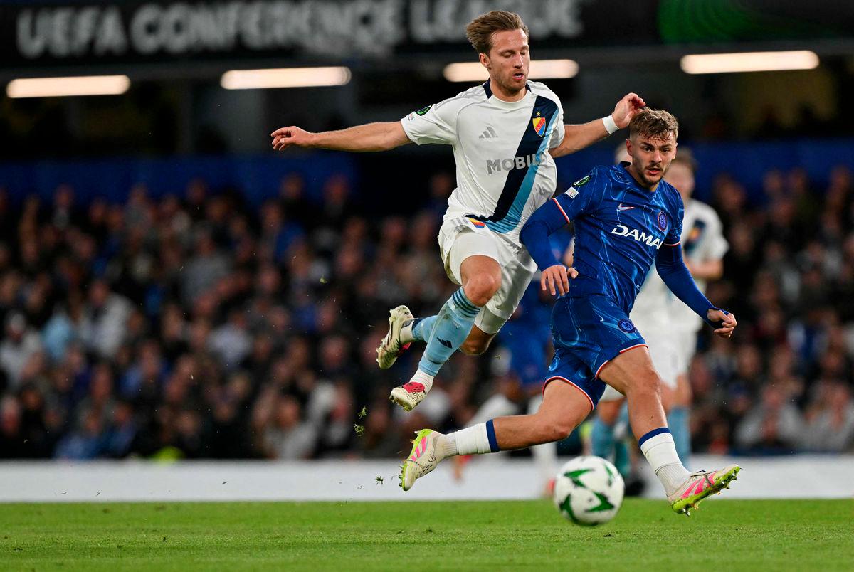 Djurgardens' Swedish midfielder #13 Daniel Stensson and Chelsea's English midfielder #22 Kiernan Dewsbury-Hall vie for the ball during the UEFA Conference League semi-final second leg football match between Chelsea FC and Djurgardens IF at Stamford Bridge in London on May 8, 2025. - AFPPIX