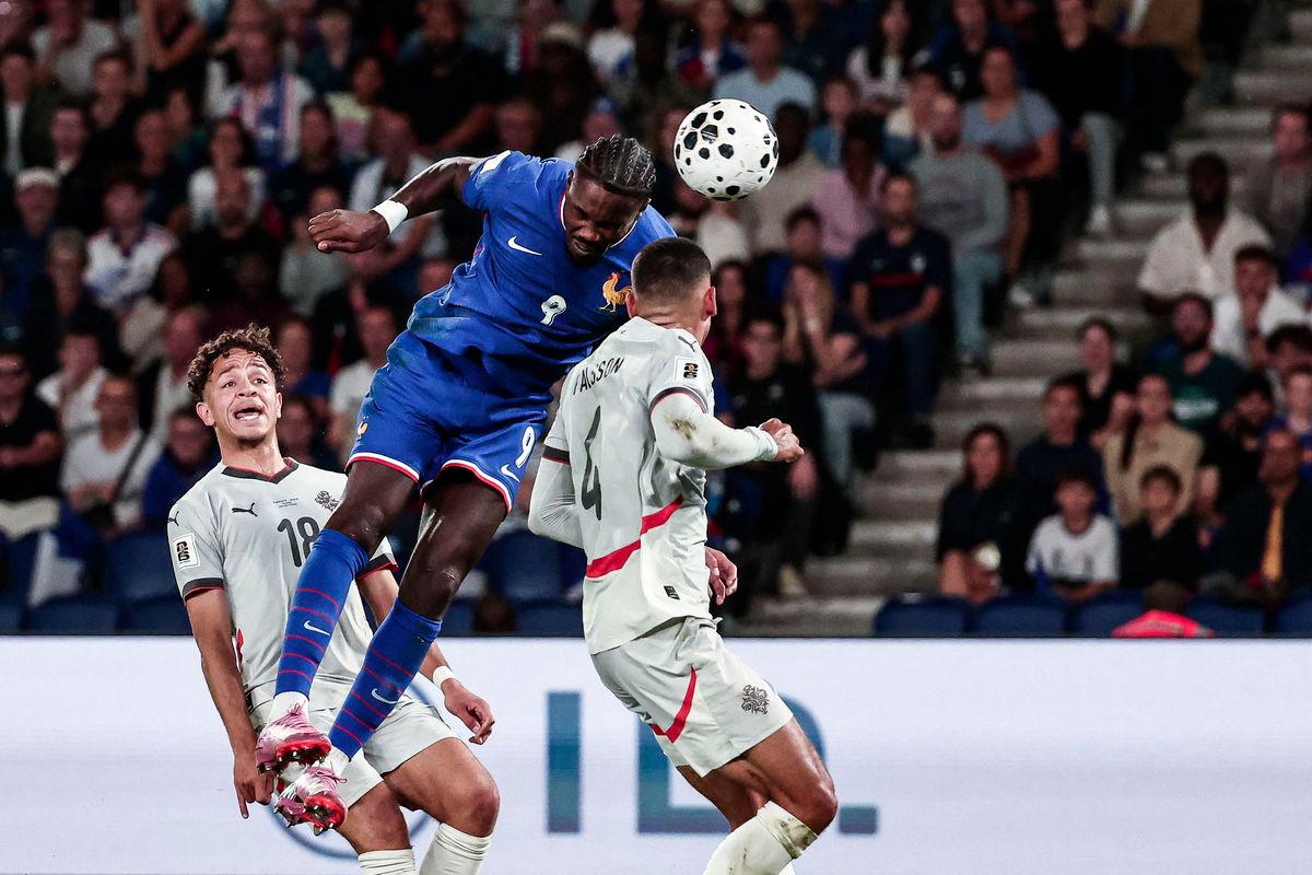 France's forward #09 Marcus Thuram (C) heads the ball flanked by Iceland's defender #04 Victor Palsson (R) and Iceland's midfielder #18 Mikael Anderson (L) during the FIFA World Cup 2026 Group D European qualification football match between France and Iceland at the Parc des Princes stadium in Paris, on September 9, 2025. - AFPPIX