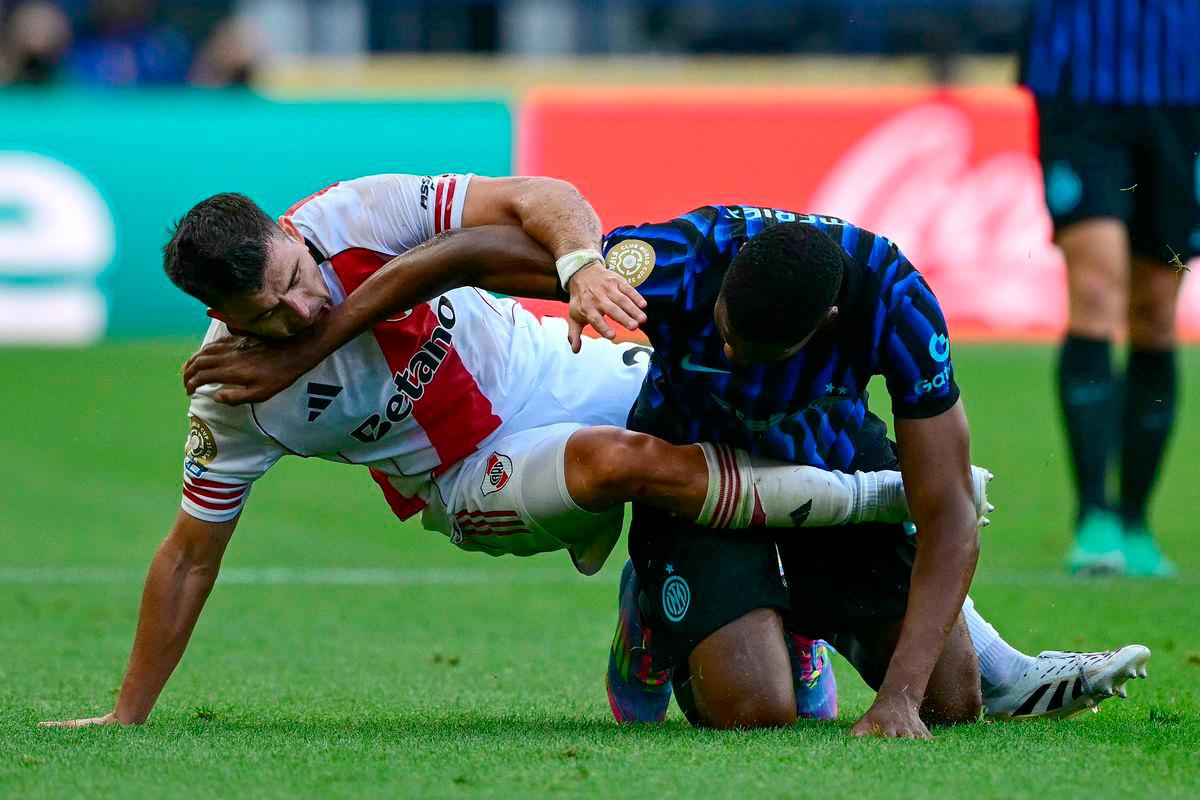 River Plate’s Argentine defender #21 Marcos Acuna with Inter Milan’s Dutch defender #02 Denzel Dumfries after the FIFA Club World Cup 2025 Group E football match between Italy’s Inter Milan and Argentina’s River Plate at the Lumen Field stadium in Seattle on June 23, 2025. AFPpix