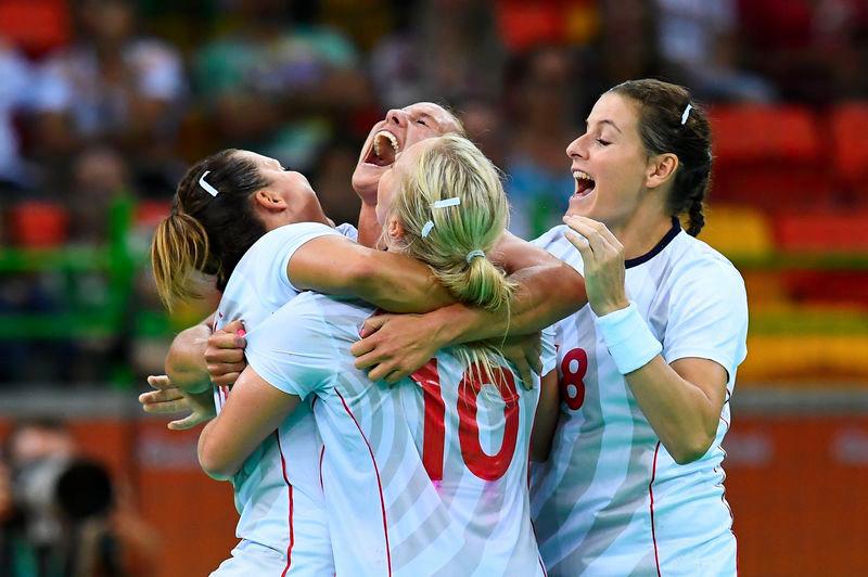 Norwegian players celebrate their victory at the end of the women's preliminaries Group A handball match Spain vs Norway for the Rio 2016 Olympics Games at the Future Arena in Rio on August 8, 2016. - AFPPIX